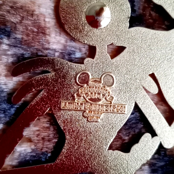 COPY - DISNEY LIMITED EDITION JACK SKELETON AND ZERO PIN - Picture 3 of 6